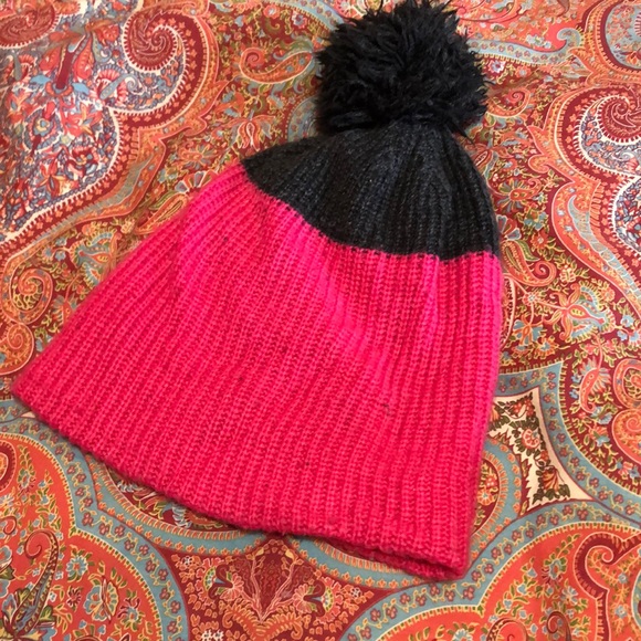 Roots Beanie - Picture 6 of 7